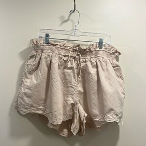 Brand new never worn paper bag double drawstring shorts. Fits like xl/xxl